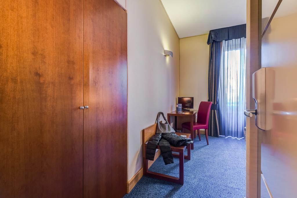 Rovati Guesthouse Рим Экстерьер фото